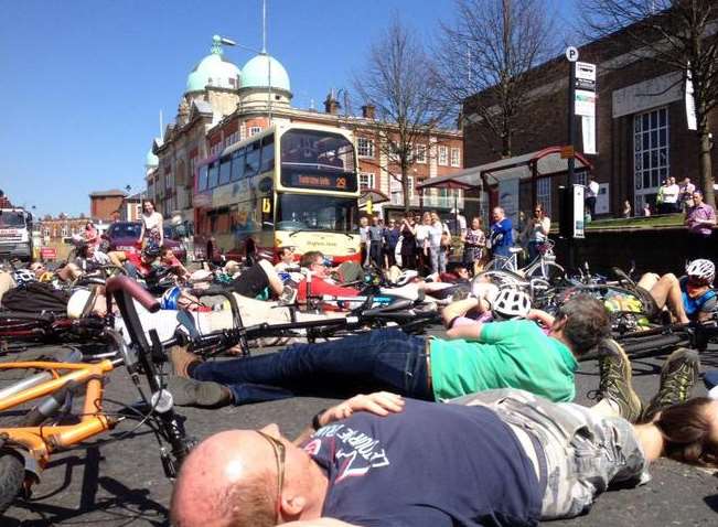 The protestors in Tunbridge Wells. Picture: @maidstoneonbike