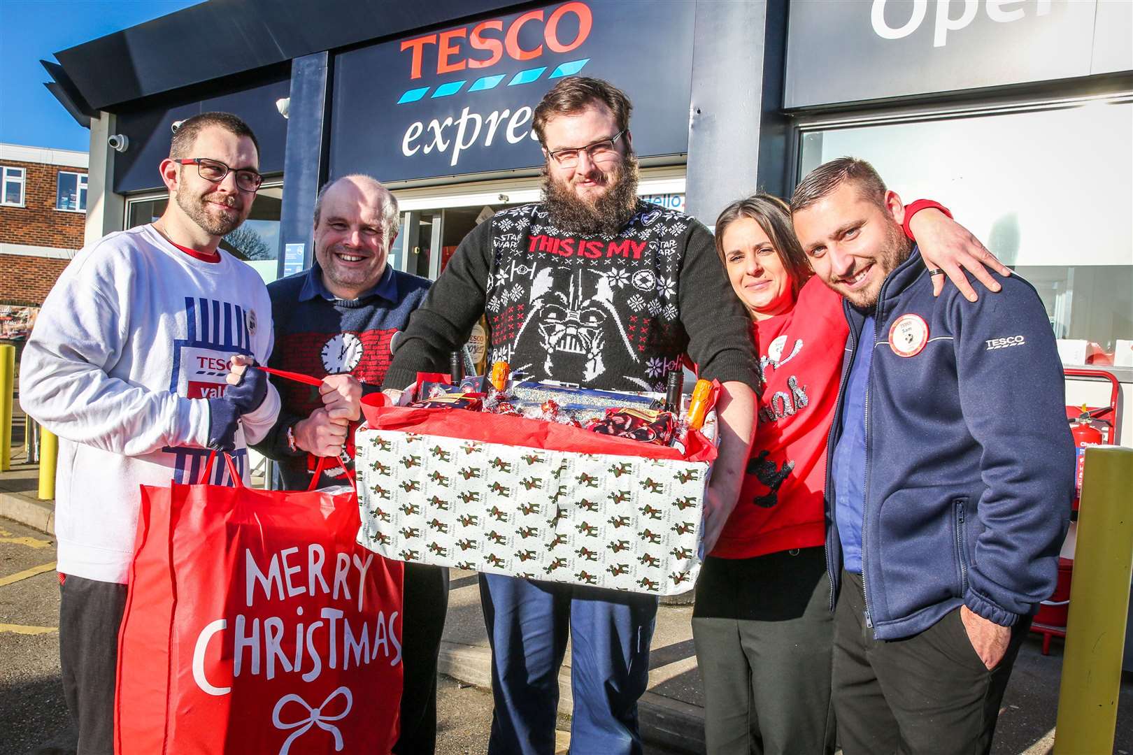 Tesco Express Bearsted staff John Everhurst, Tim Hatcher, Chris Oliver, Stephanie Clarkson and Sam Traynor with gifts for Demelza House. Picture: Matthew Walker. (24987936)