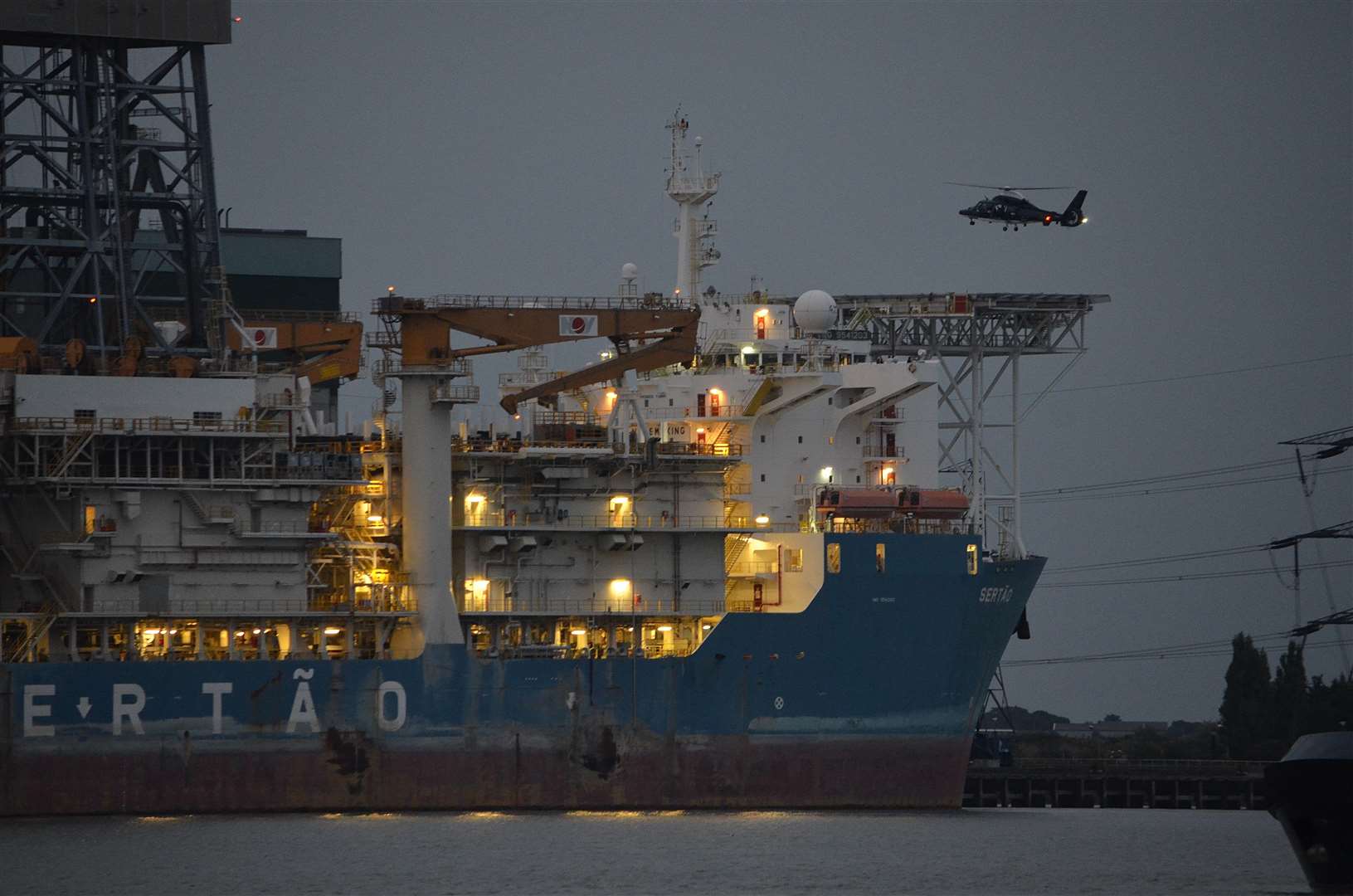 One of the helicopters lands on the Sertao drill ship. Picture: @jasonphoto