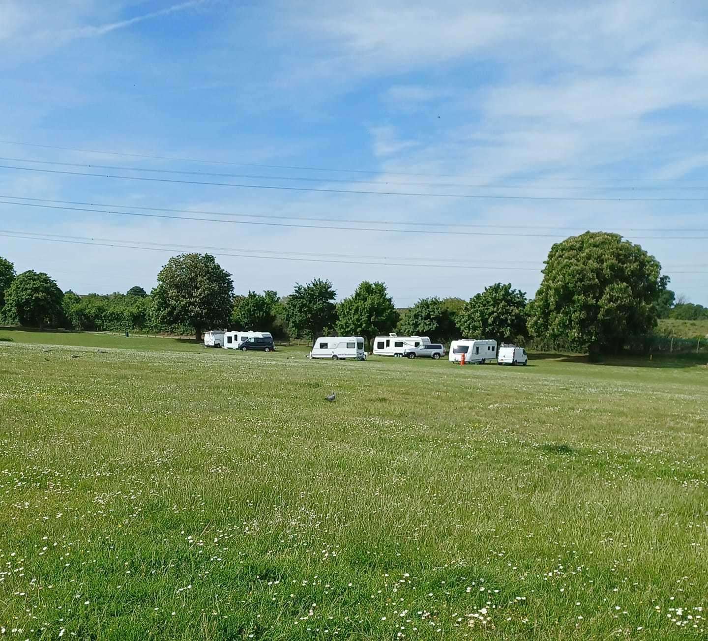 A traveller encampment has been spotted on Stone Recreation Ground just hours after one was ordered to move from Dartford Heath