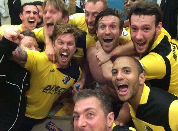 Dartford's players celebrate their win at Nuneaton