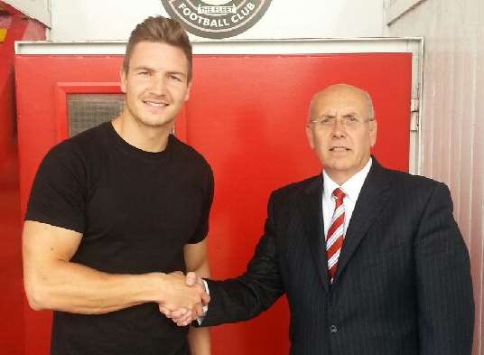 New signing Dave Winfield with Ebbsfleet general manager Dave Archer