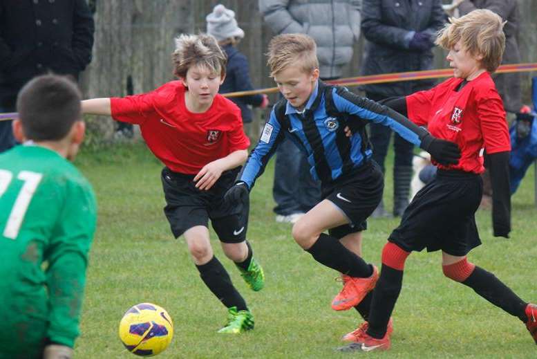 Fairview Rangers under-10s and Thamesview Youth Rovers in John Leeds Trophy action. Picture: Darren Small