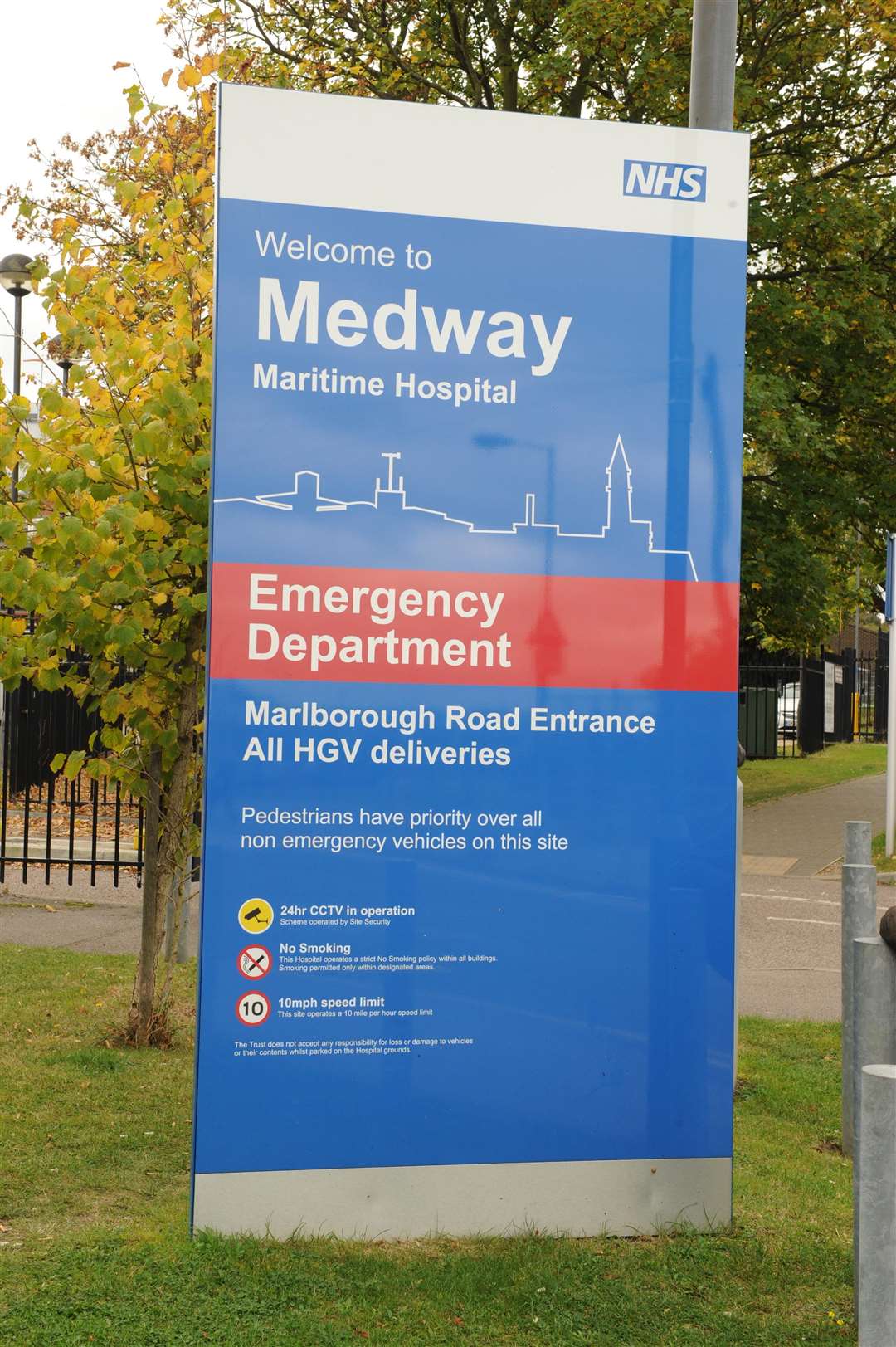 Medway Maritime Hospital, Gillingham.Entrance.Picture: Steve Crispe FM4957222 (3583463)