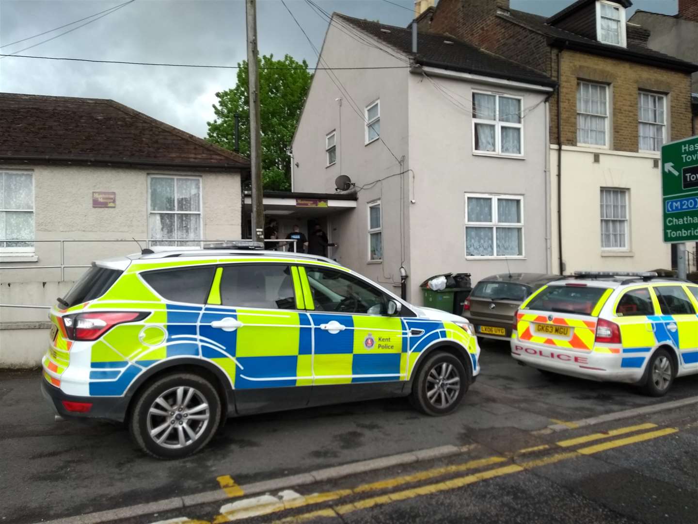 Police are outside Maidstone Mosque in Mote Road (1709157)