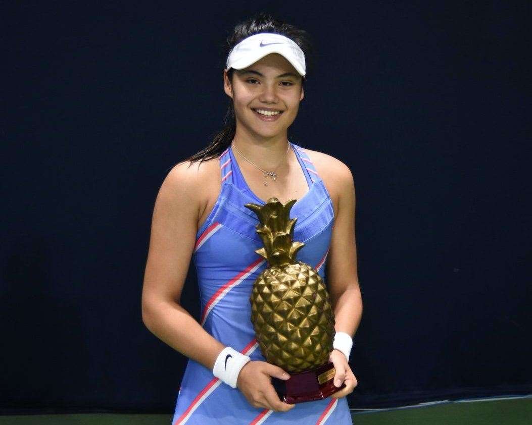 Emma Raducanu with the trophy