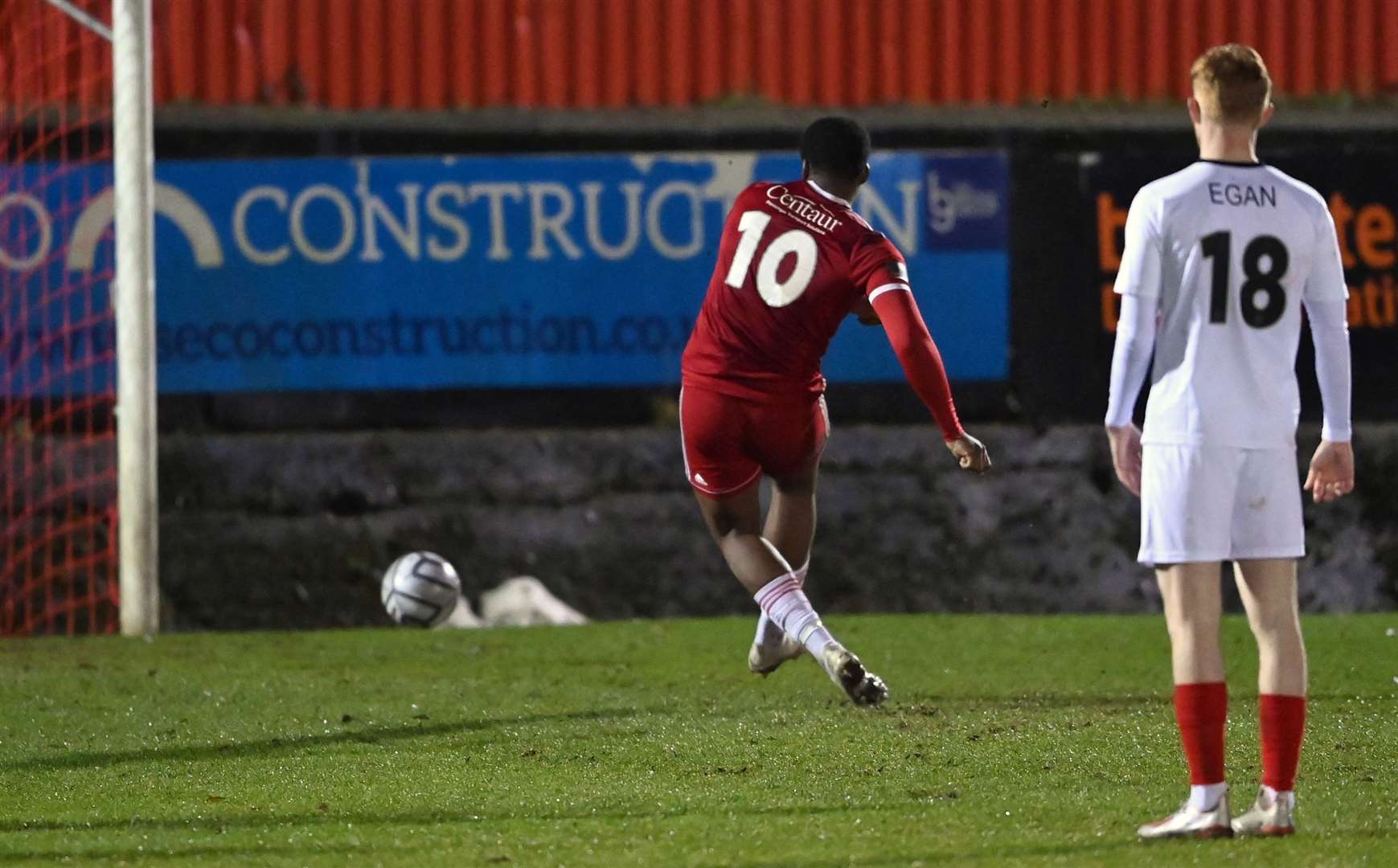 Dipo Akinyemi scores from the penalty spot against Ebbsfleet. Picture: Keith Gillard
