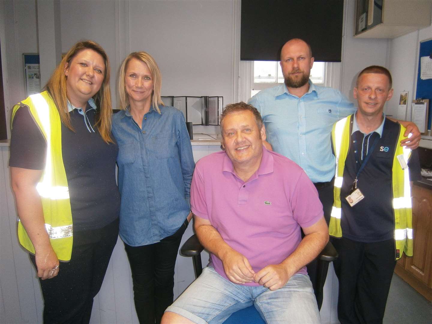 Stuart Legg and partner Natalie Bresler with Southeastern colleagues at Maidstone East station (4328395)