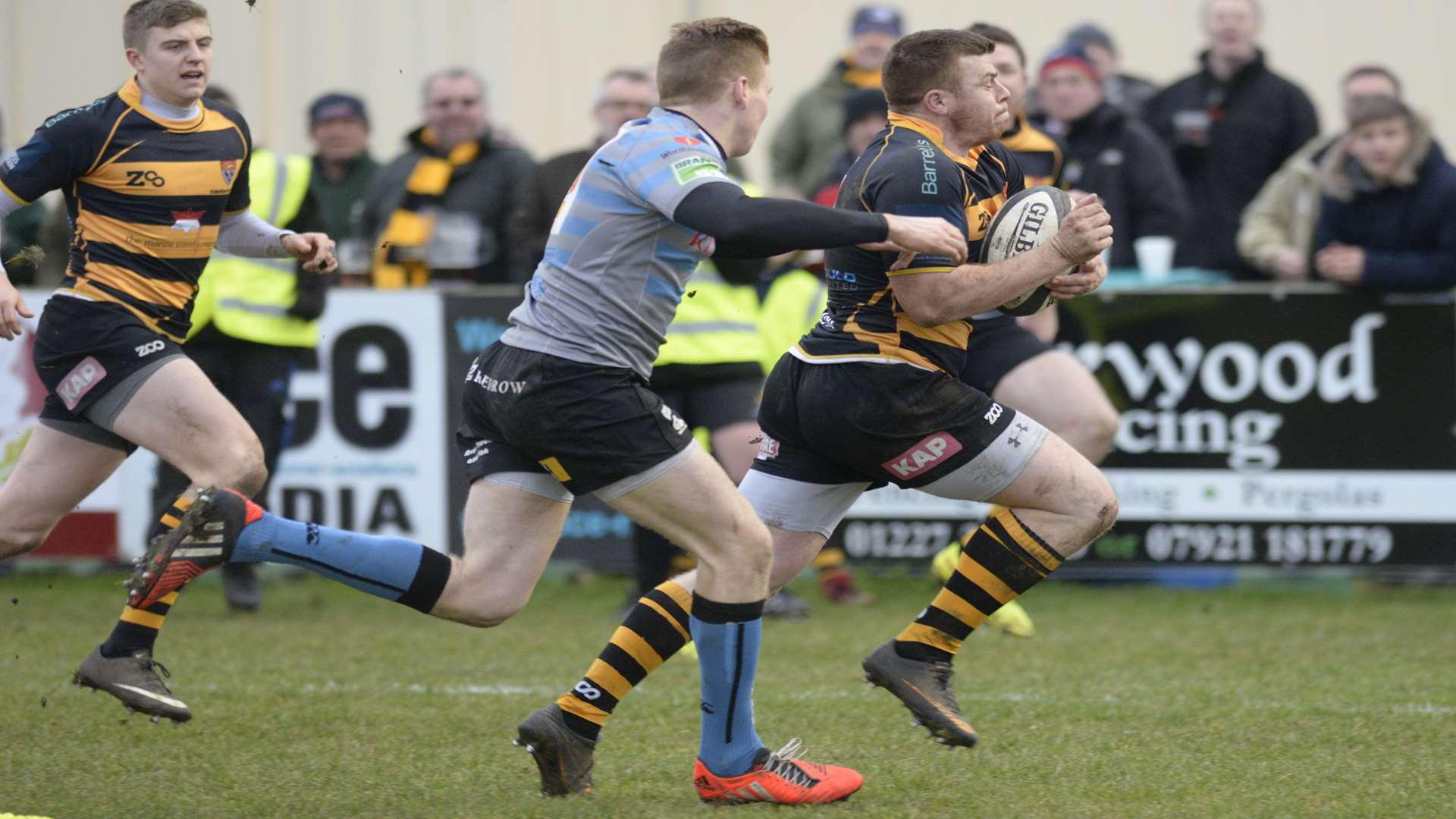 Ricky Mackintosh bursts forward against Dings. Picture: Chris Davey.