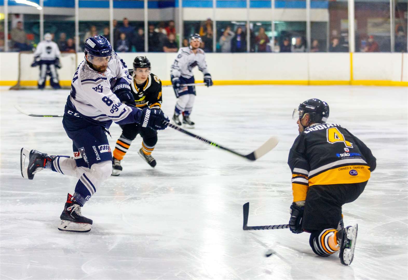 Invicta Dyamos beat Chelmsford Chieftains 11-9 on aggregate in the NIHL  Southern play-off quater-finals