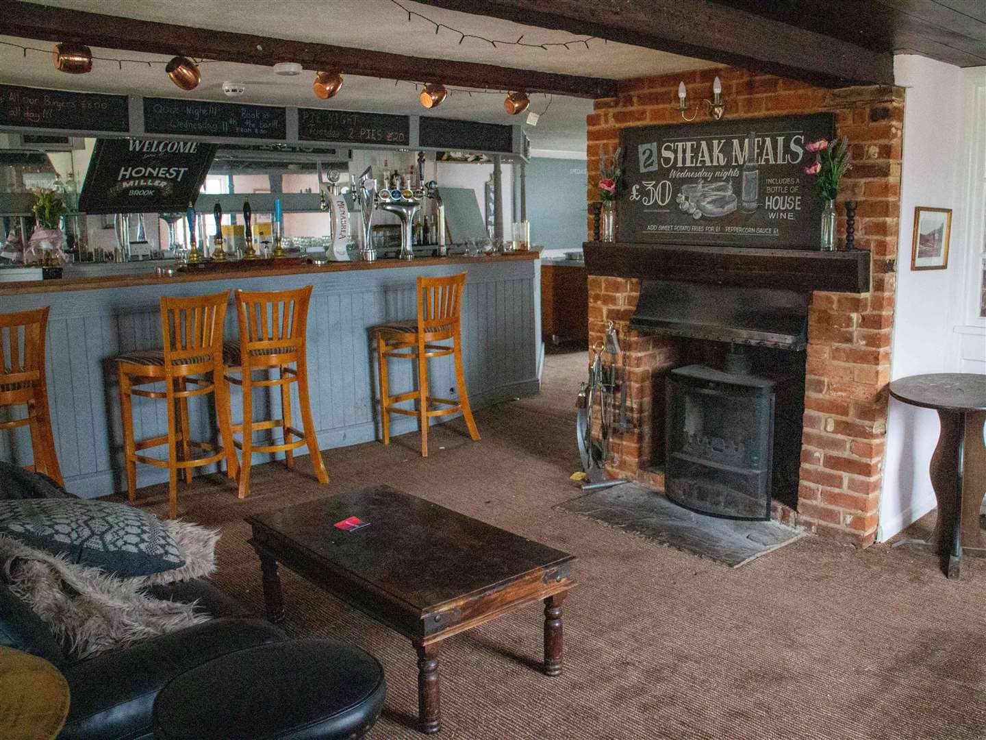 The Honest Miller has wide rooms and a period fireplace