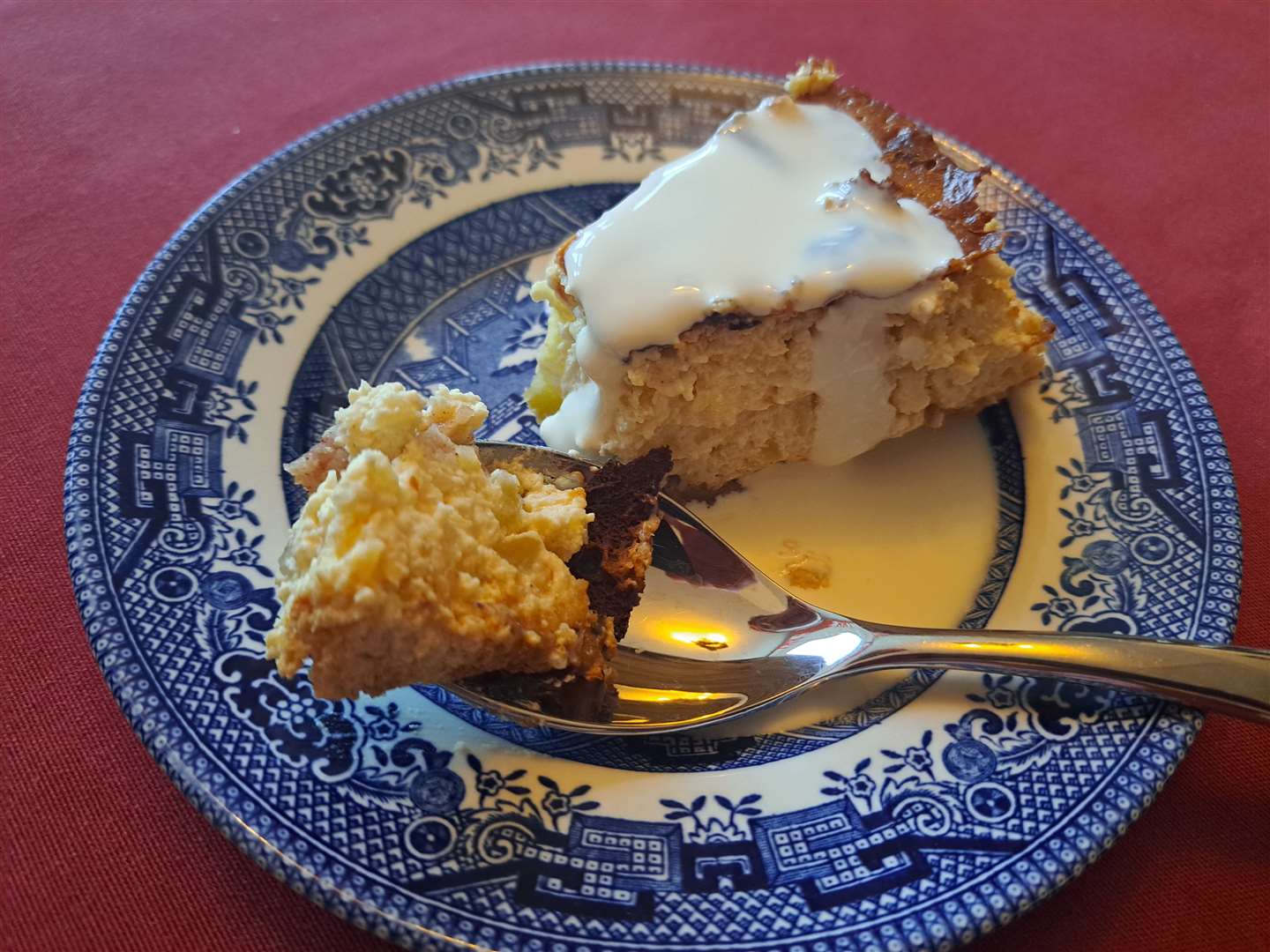 Mango cheesecake with cream