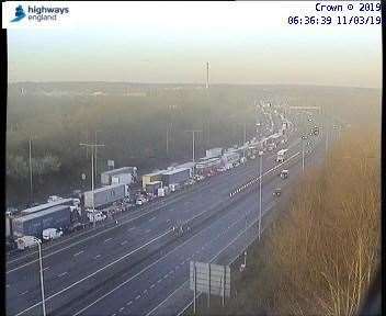 Overrunning roadworks are causing long delays on the M20 (7666034)