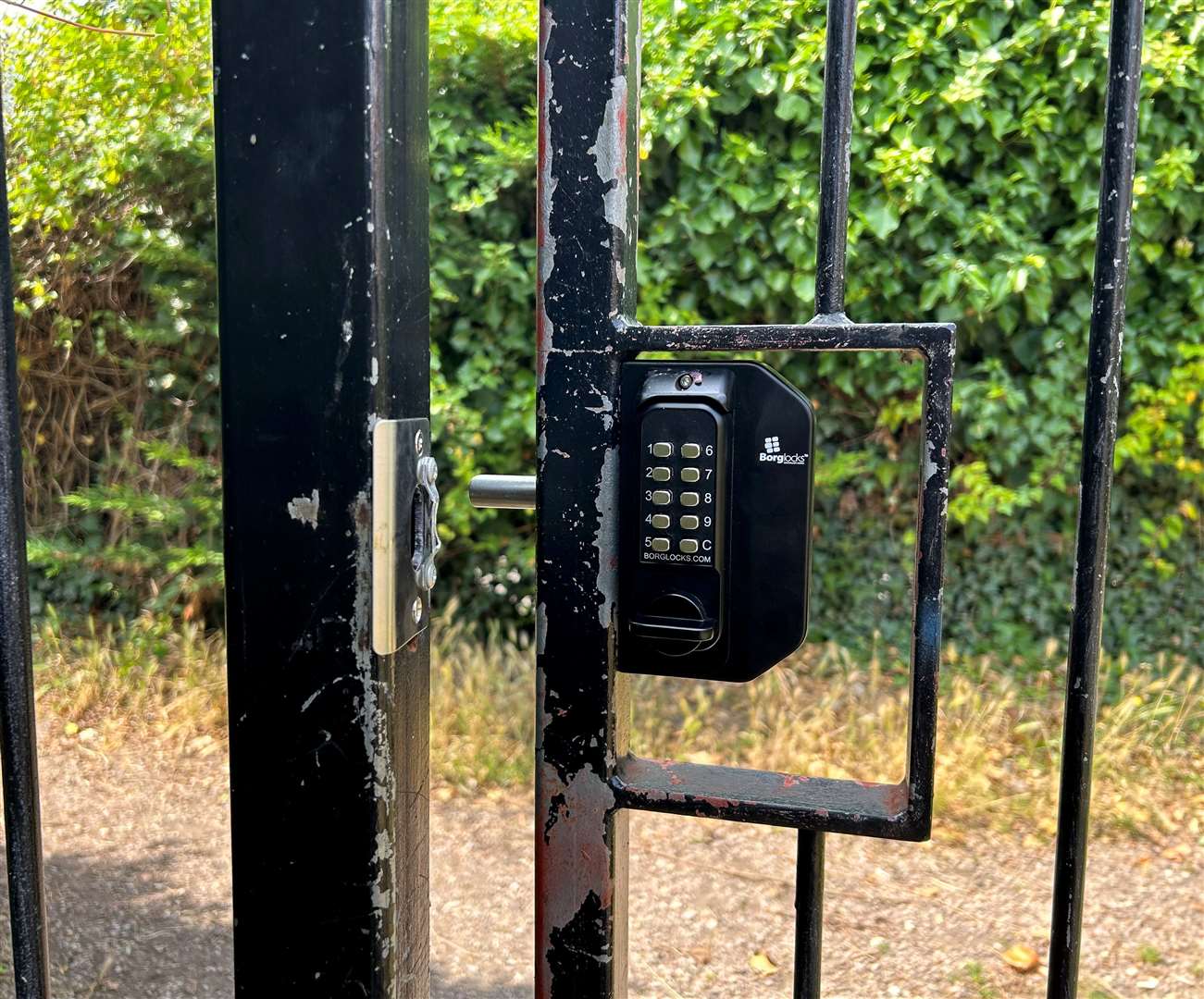 The lock installed on the gate in Lakeside Avenue, Faversham