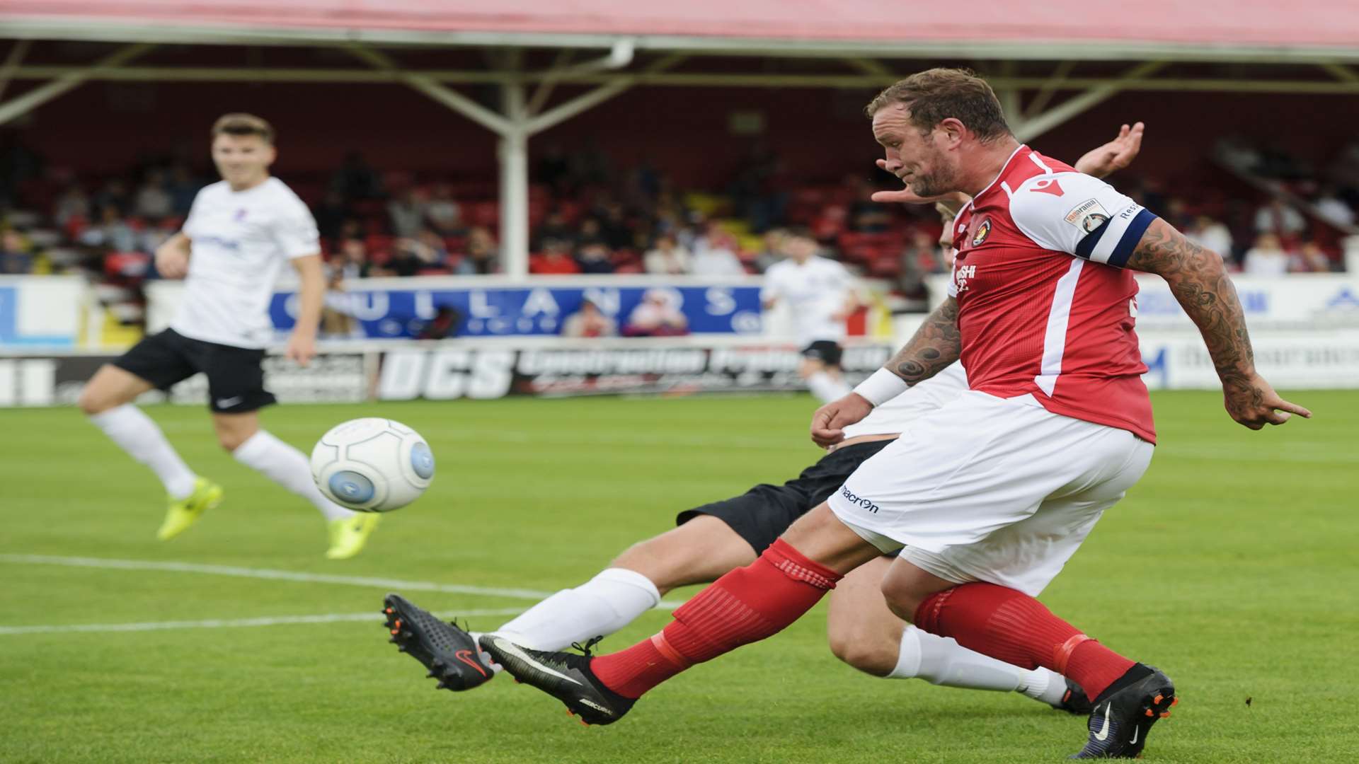 Danny Kedwell crosses during Ebbsfleet's 3-3 draw with AFC Fylde Picture: Andy Payton