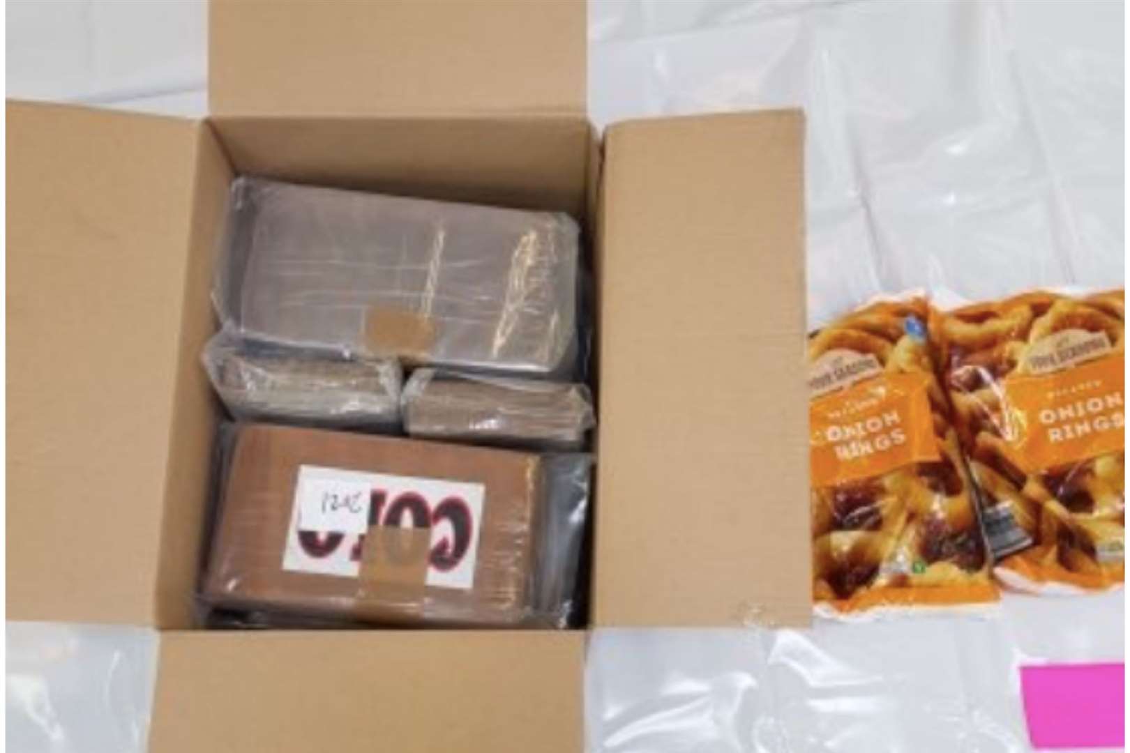 The drugs were found in a box pretending to be used for onion rings (53050568)