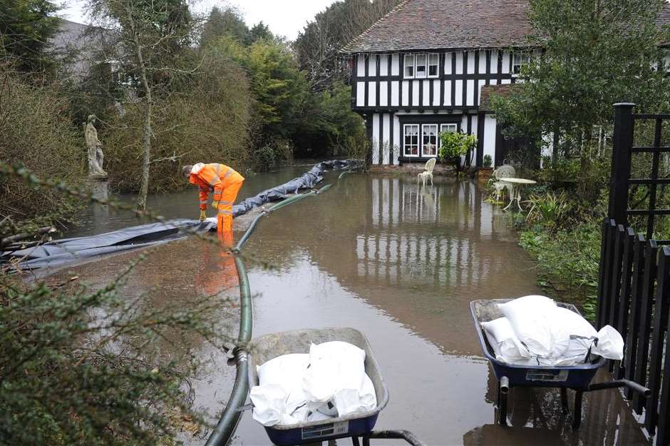 Workers battle to protect houses in Patrixbourne from flooding