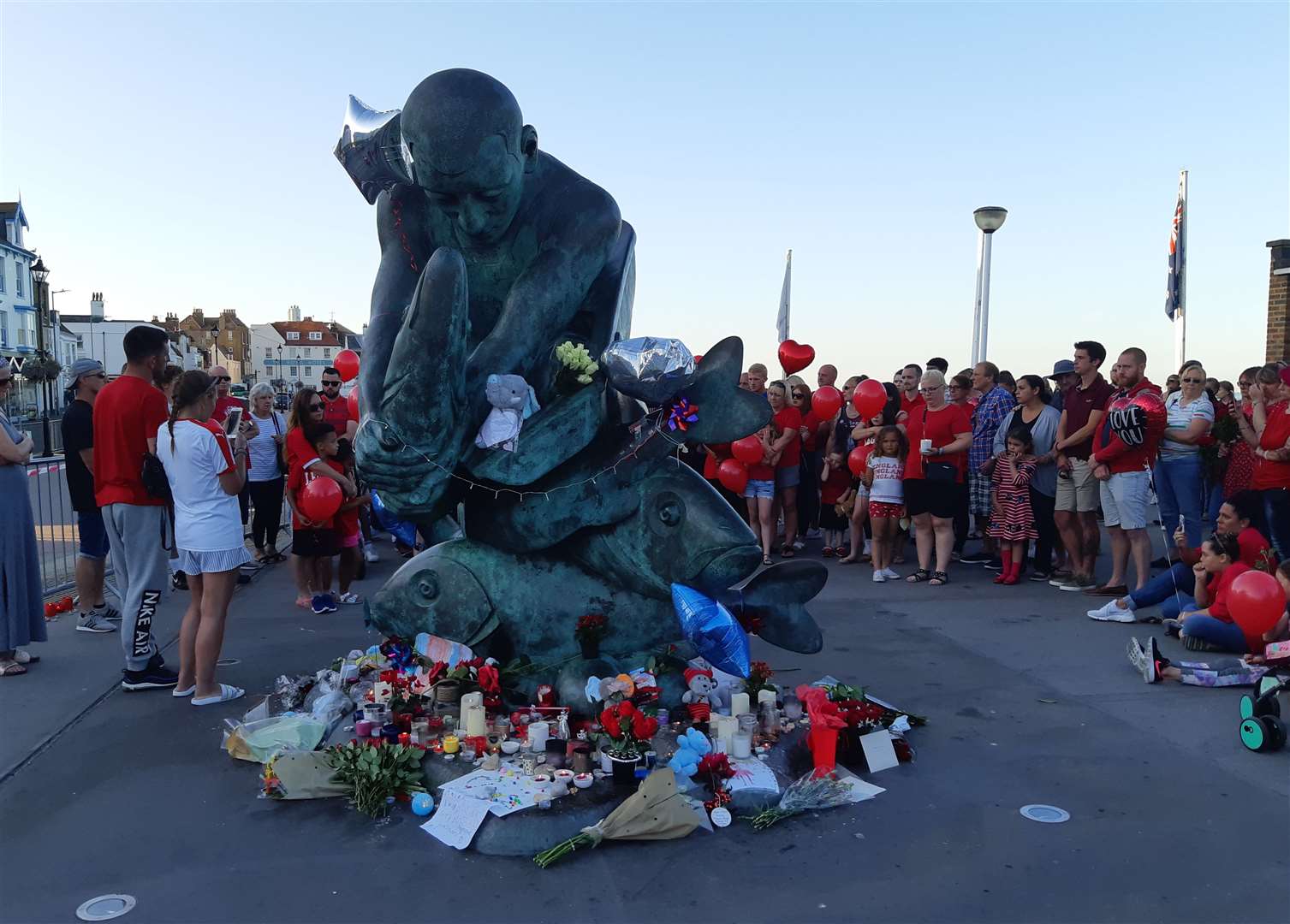 The mass of tributes around the Deal Pier statue
