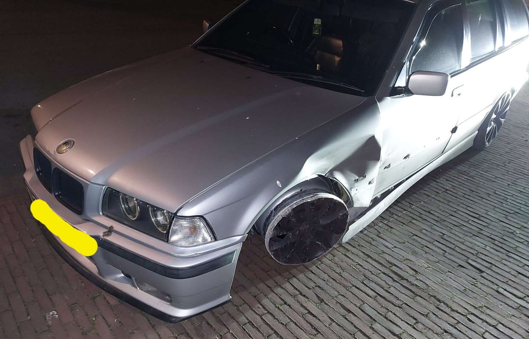 The BMW crashed into a roundabout and continued driving with a sparking wheel