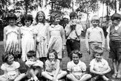 An old class photo children