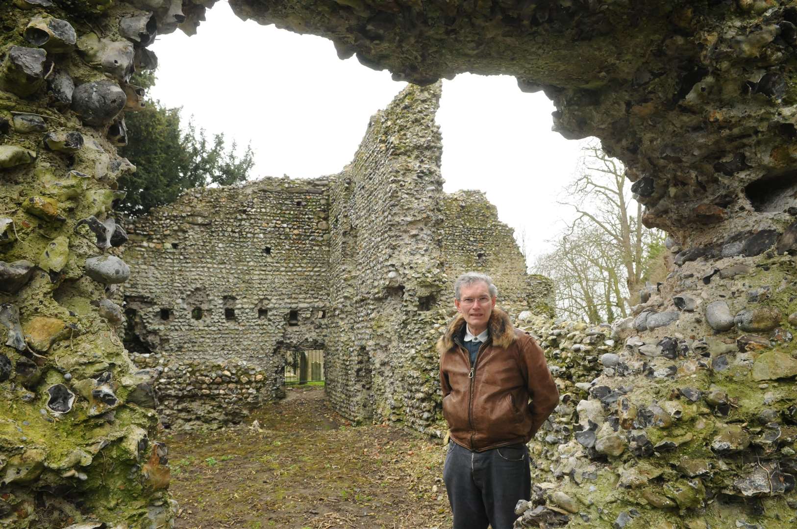 In 2012 Bryan Wilding said he believed Walmer Court could be described as a "proto-keep" type of castle