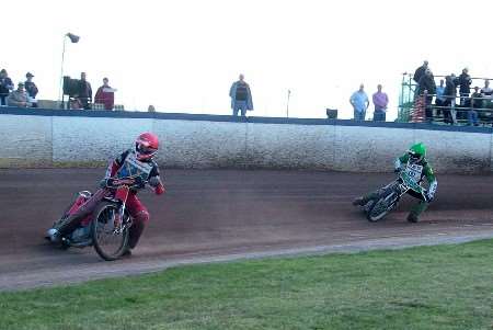 Shane Colvin leads Stoke's Barrie Evans in the crucial heat seven, before the Spitfires' star pipped him at the flag