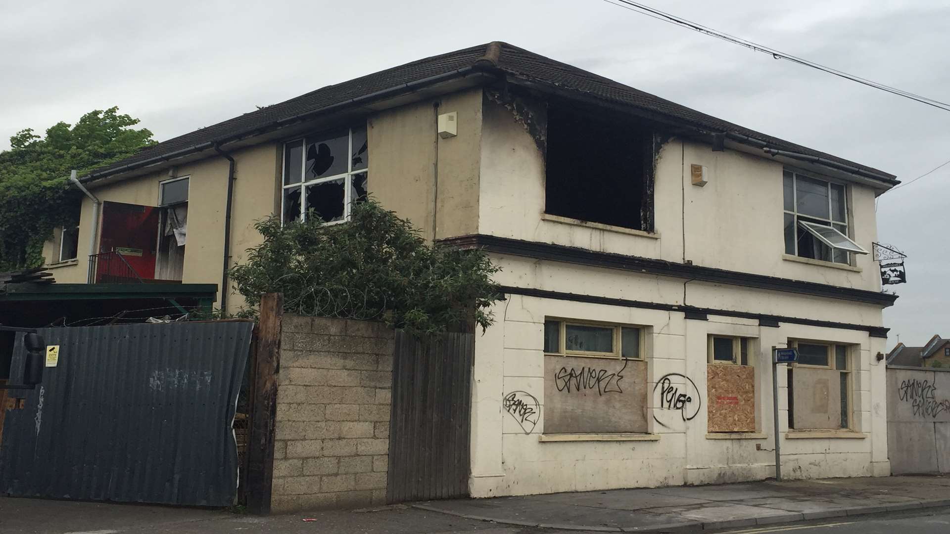 Fire at a derelict pub in canal Road, Strood