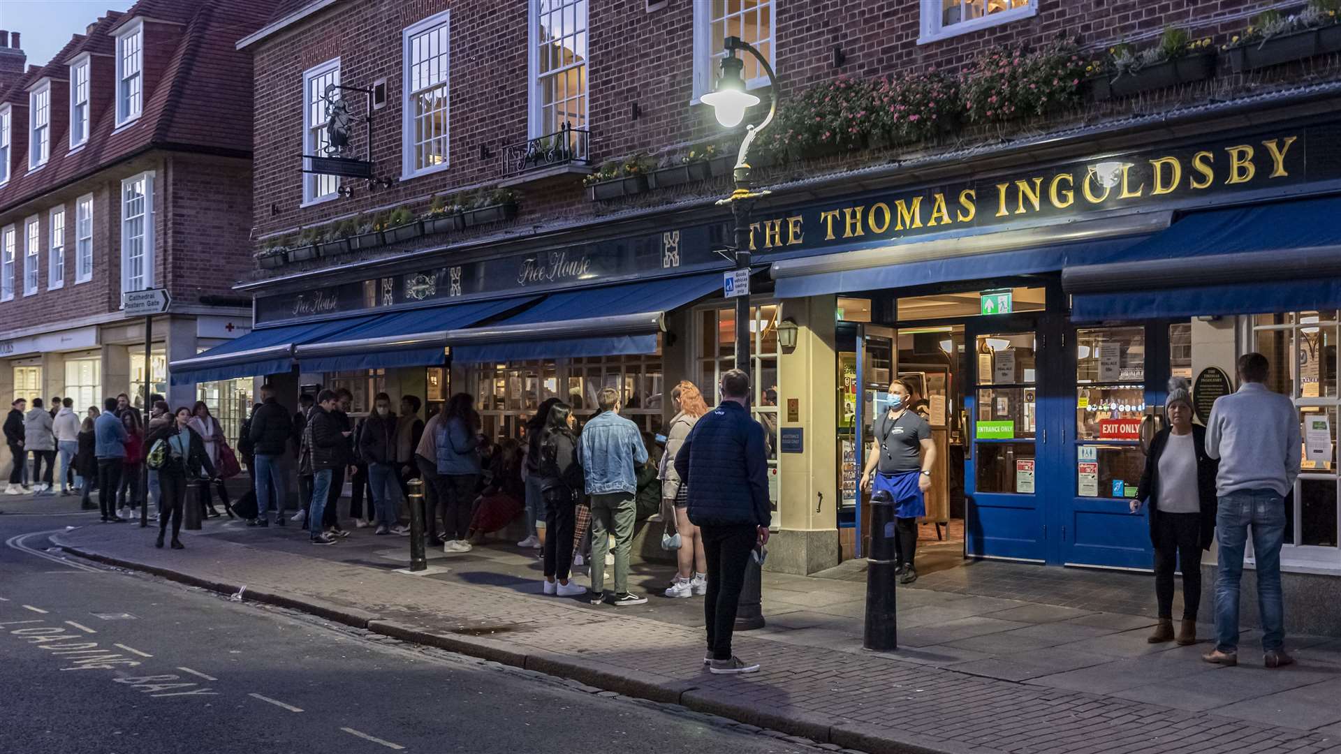 Punters queueing outside The Thomas Ingoldsby Wetherspoon pub during the last night out in Canterbury before Lockdown 2. Pictures: Jo Court