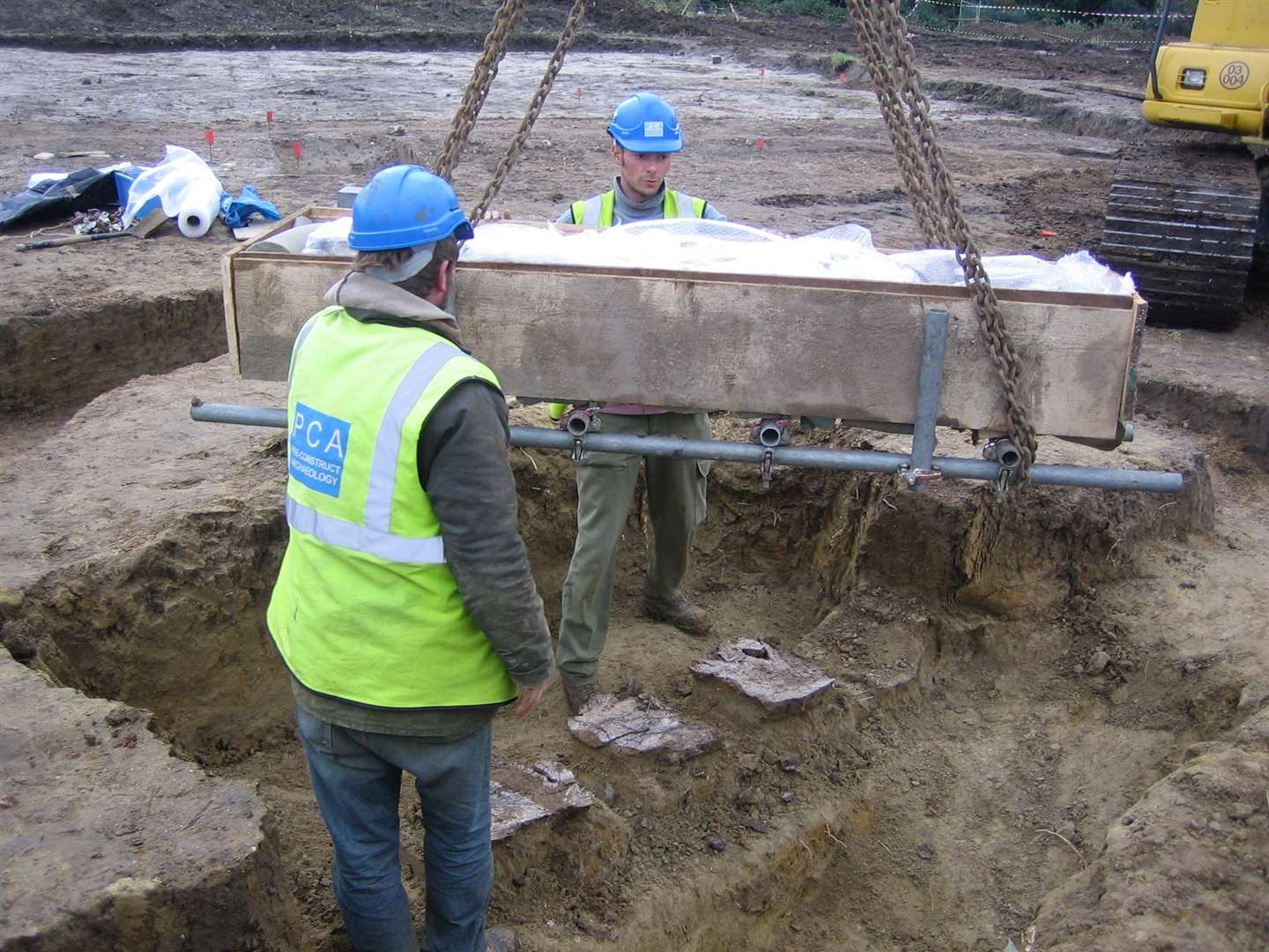 Site-supervisor Guy Seddon (right) oversees the coffin being lifted from the mausoleum. Image from Pre-Constuct Archaeology