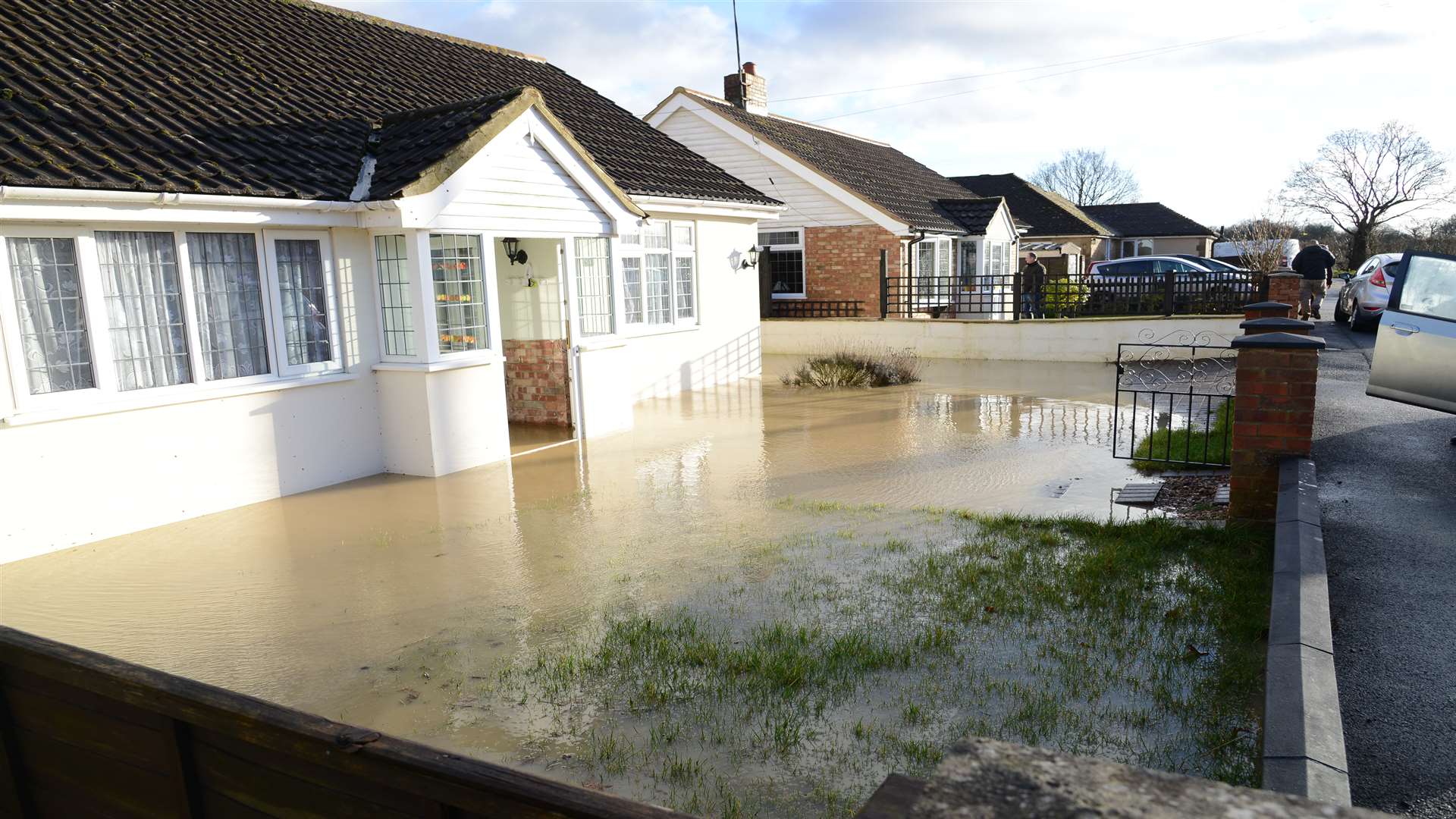 Flooding in Steeds Close, Kingsnorth