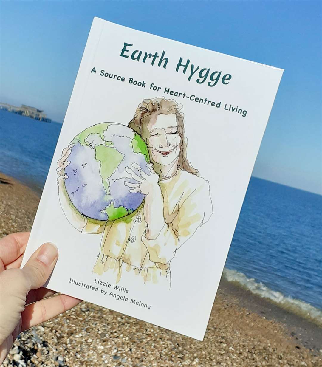 Earth Hygge by Lizzie Willis includes illustrations by Angela Malone