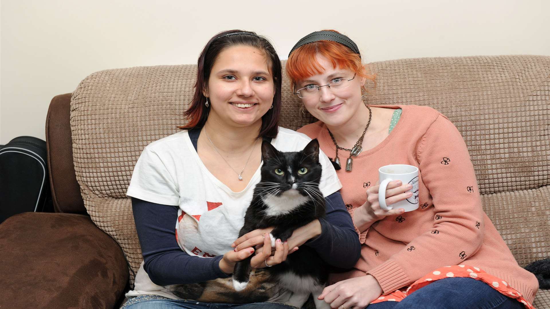 Jennifer Kristiansen and her friend Nora Camann, with Kimi the cat, are setting up a cafe that lets you watch and stroke cats as you enjoy your tea and coffee