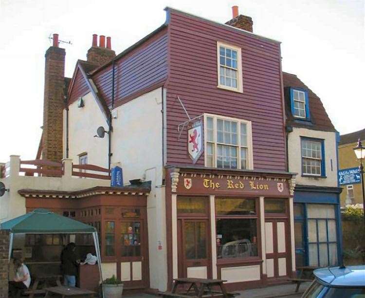The Red Lion pub in Sheerness. Date unknown.