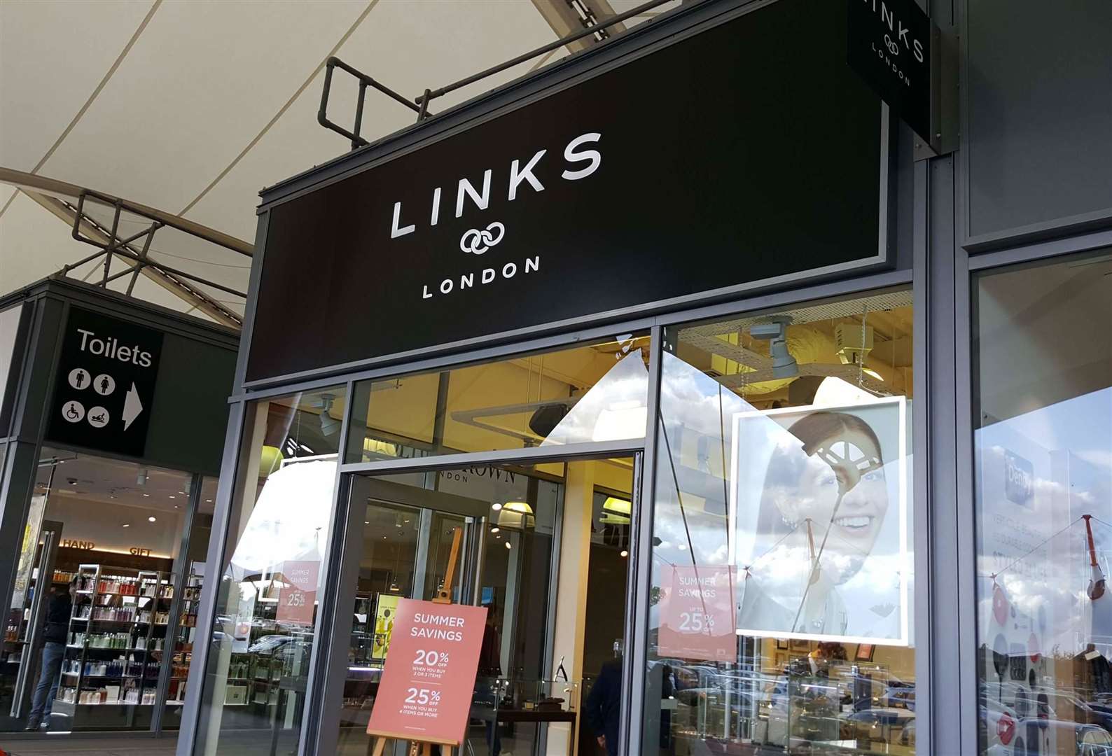 Links of London has announced an 'everything must go' sale at the Ashford Designer Outlet