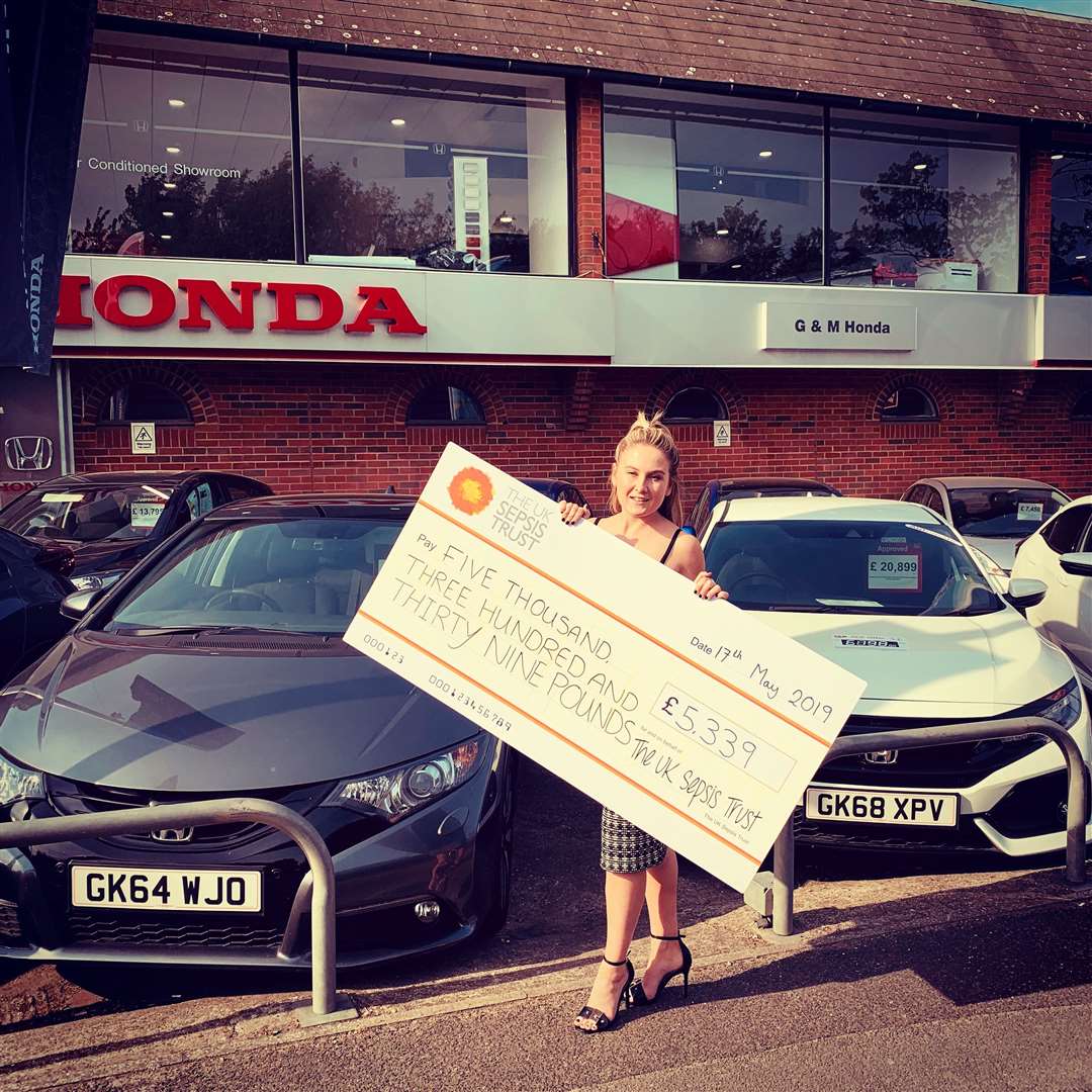 Jessica Tuffield with her cheque for the UK Sepsis Trust (11310231)