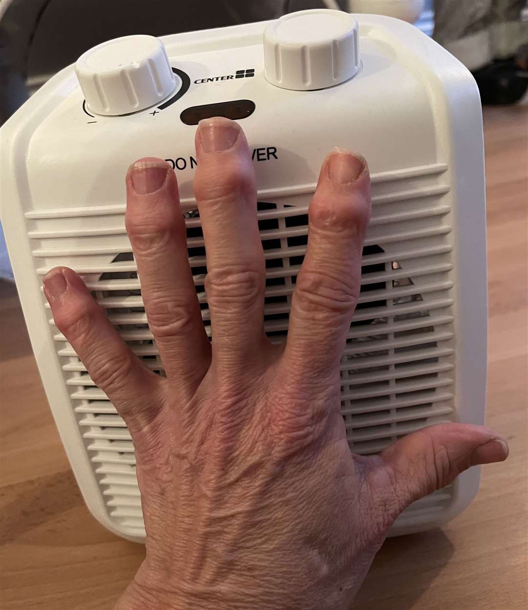 Ms Lodge was given a small heater the size of her hand