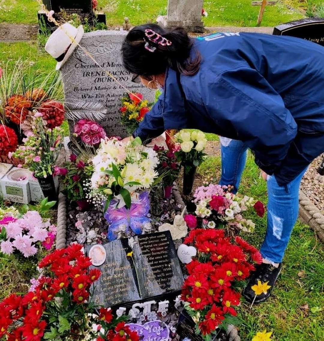 Naomi visited her daughter's grave earlier on the same day her purse was stolen