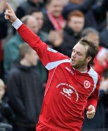 Lee Clarke celebrates putting Welling in front