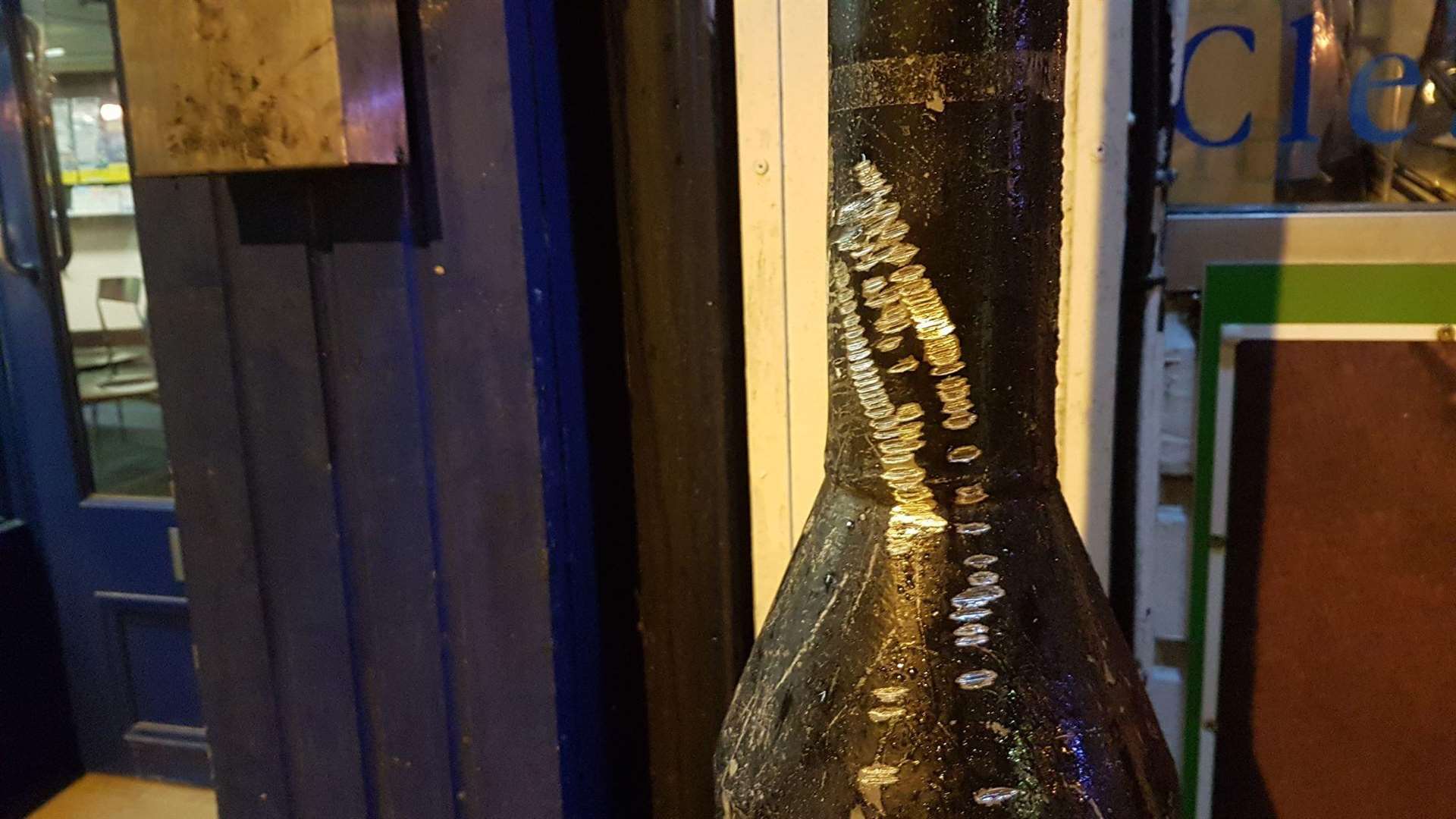 Damage to a lamppost in Castle Street (4332846)