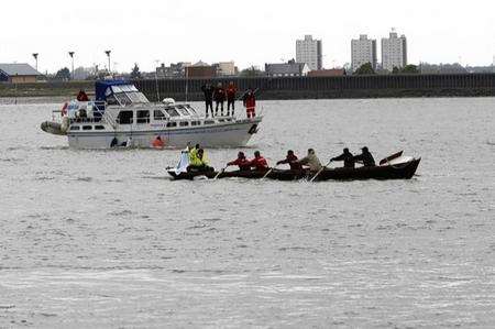 The rowers set off on their journey to Paris