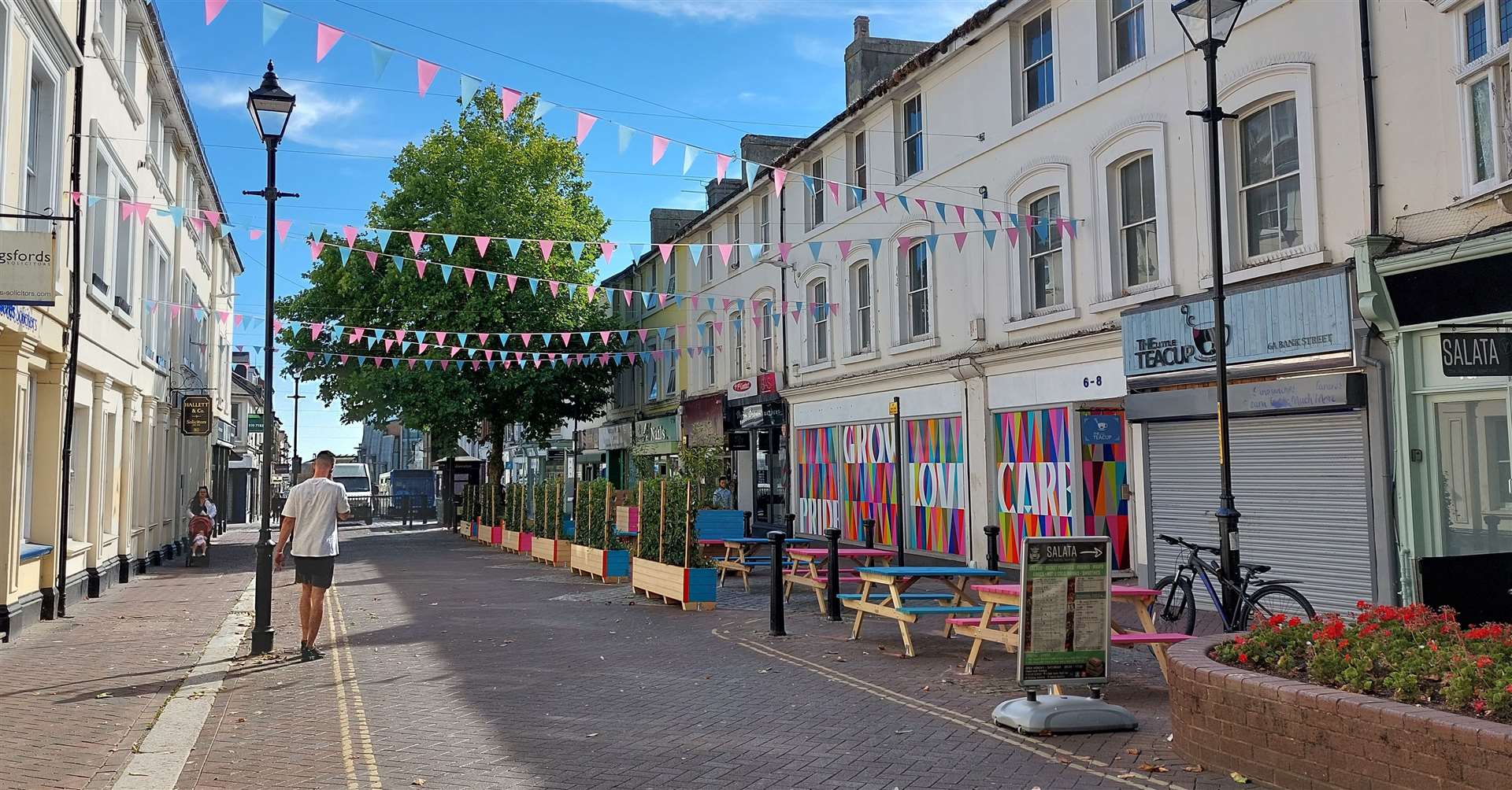 The benches, tables and bunting appeared in Bank Street on Tuesday