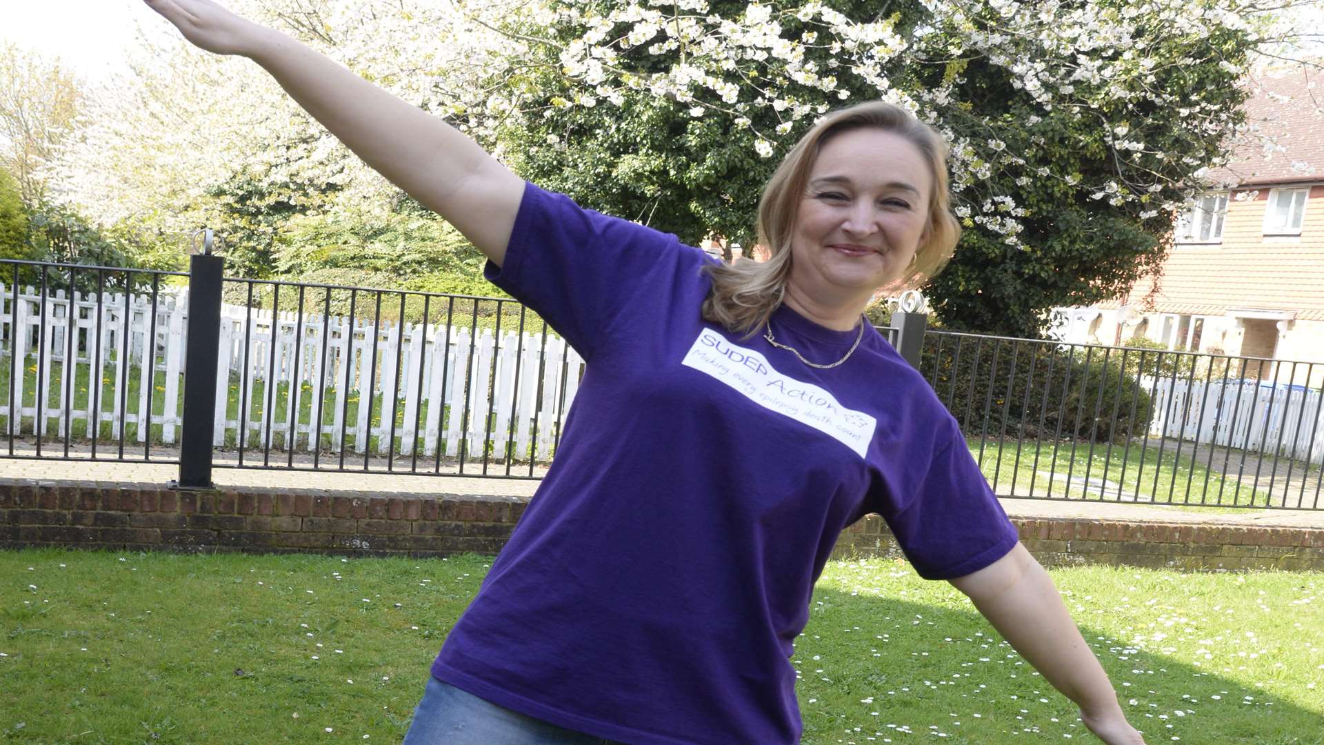 Nic May will wing walk in memory of her sister Samantha who passed away 10 years ago.