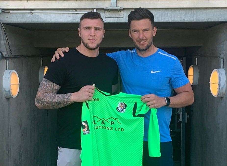 Goalkeeper Mark Smith with Dartford joint-manager Jamie Coyle