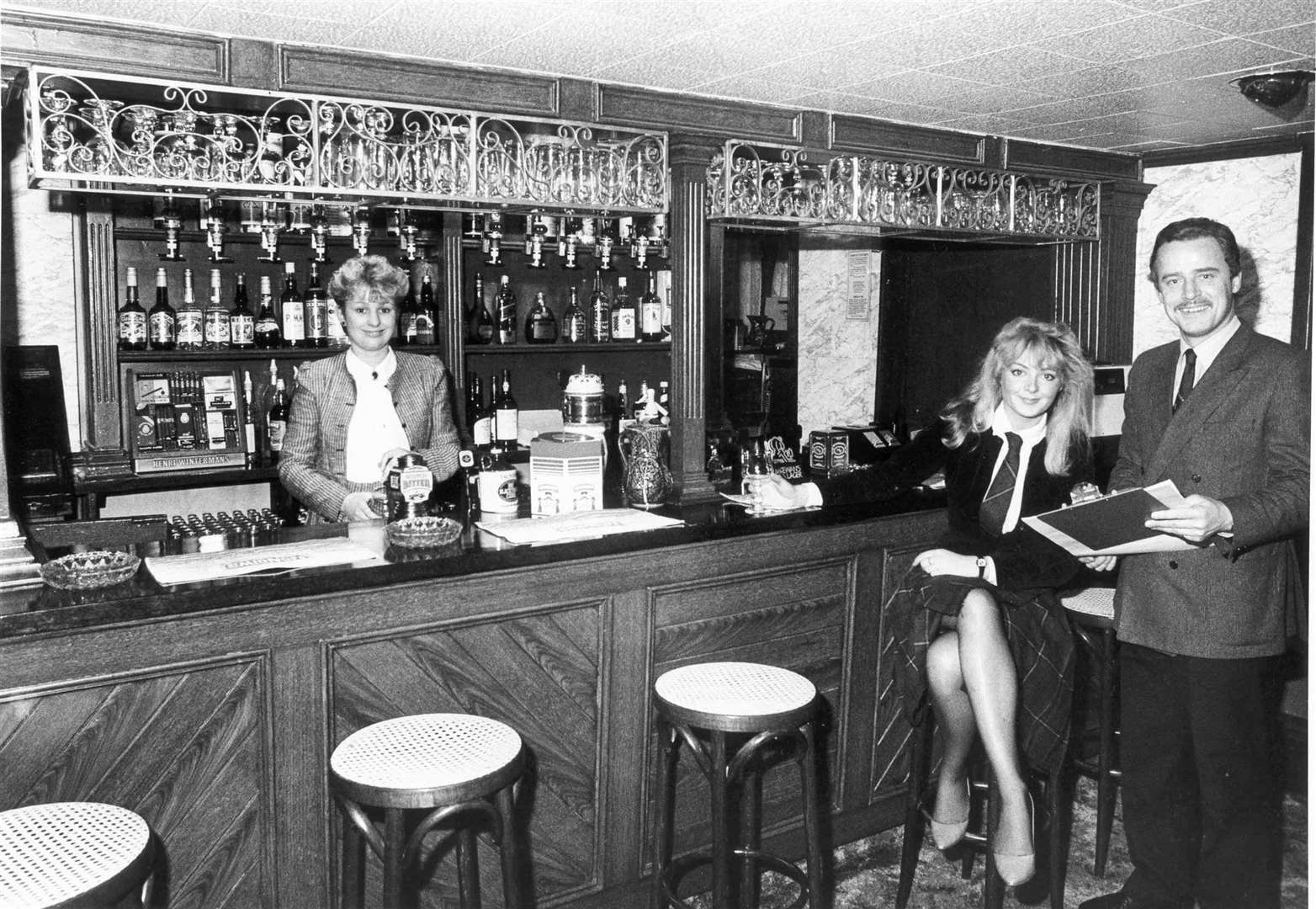 Brian Henslow with deputy manager Maria Wood and Lindsey Walton behind the bar of the Roffen Club in Rochester in 1986