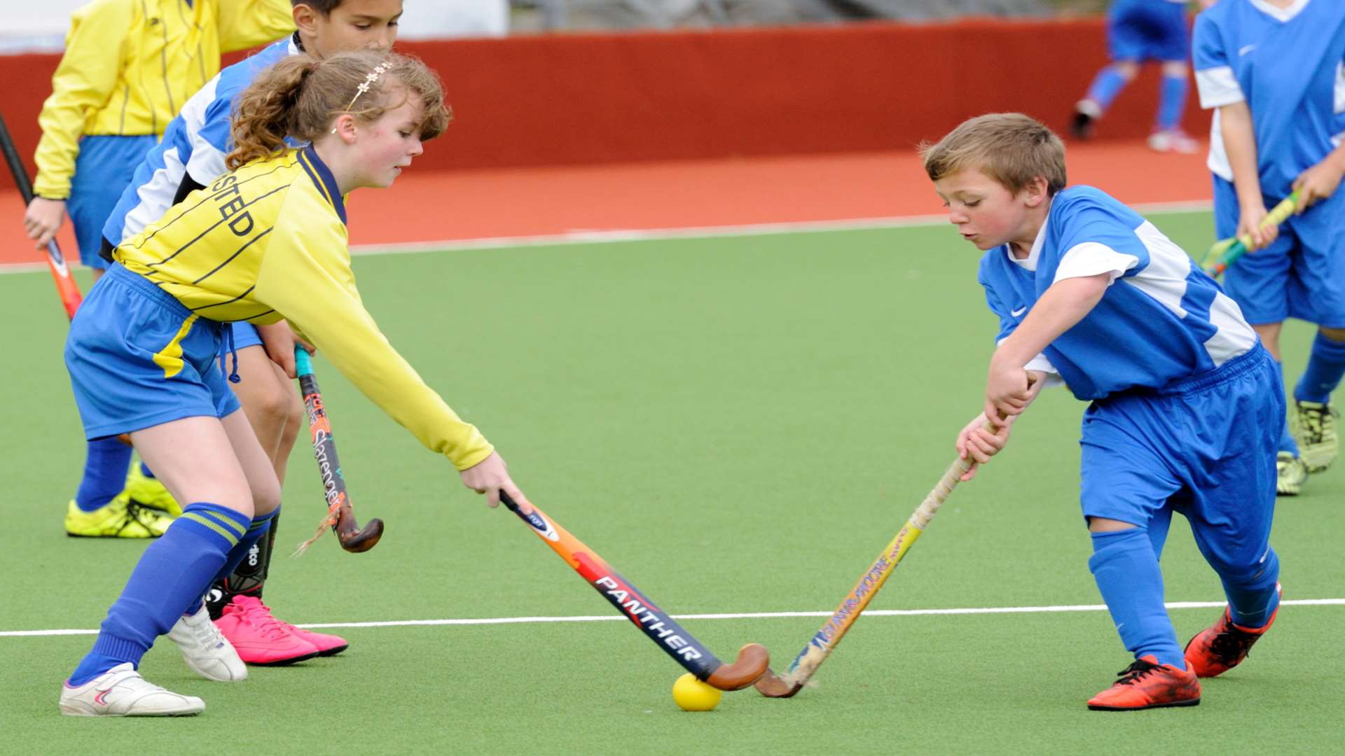 Medway Mini Youth Games hockey. Lordswood (blue) v Horsted.