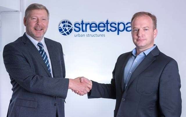 Outgoing KM Charity Team chief executive Simon Dolby with Streetspace managing director Tim Deacon (14624428)