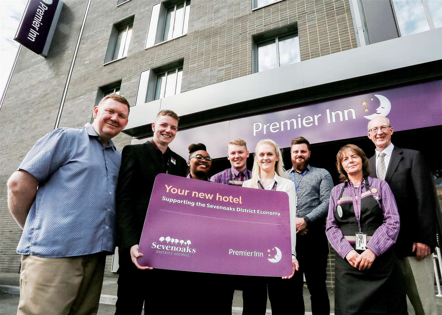Cllr Peter Fleming (left) and Cllr Roddy Hogarth (right) with staff from the new Premier Inn (3364897)