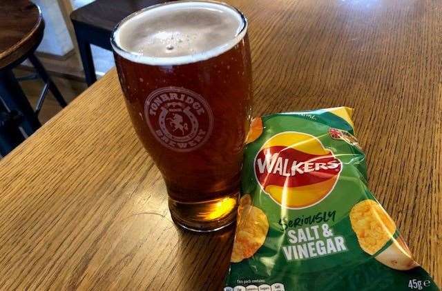 When in Rome… I chose a pint of 3.6% Tonbridge Traditional and a very large bag of my favourite crisps