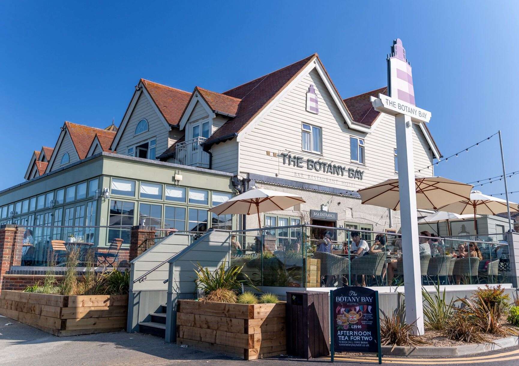 The Sheps pub and hotel is situated on a clifftop with uninterrupted sea views. Picture: Shepherd Neame / Botany Bay Hotel