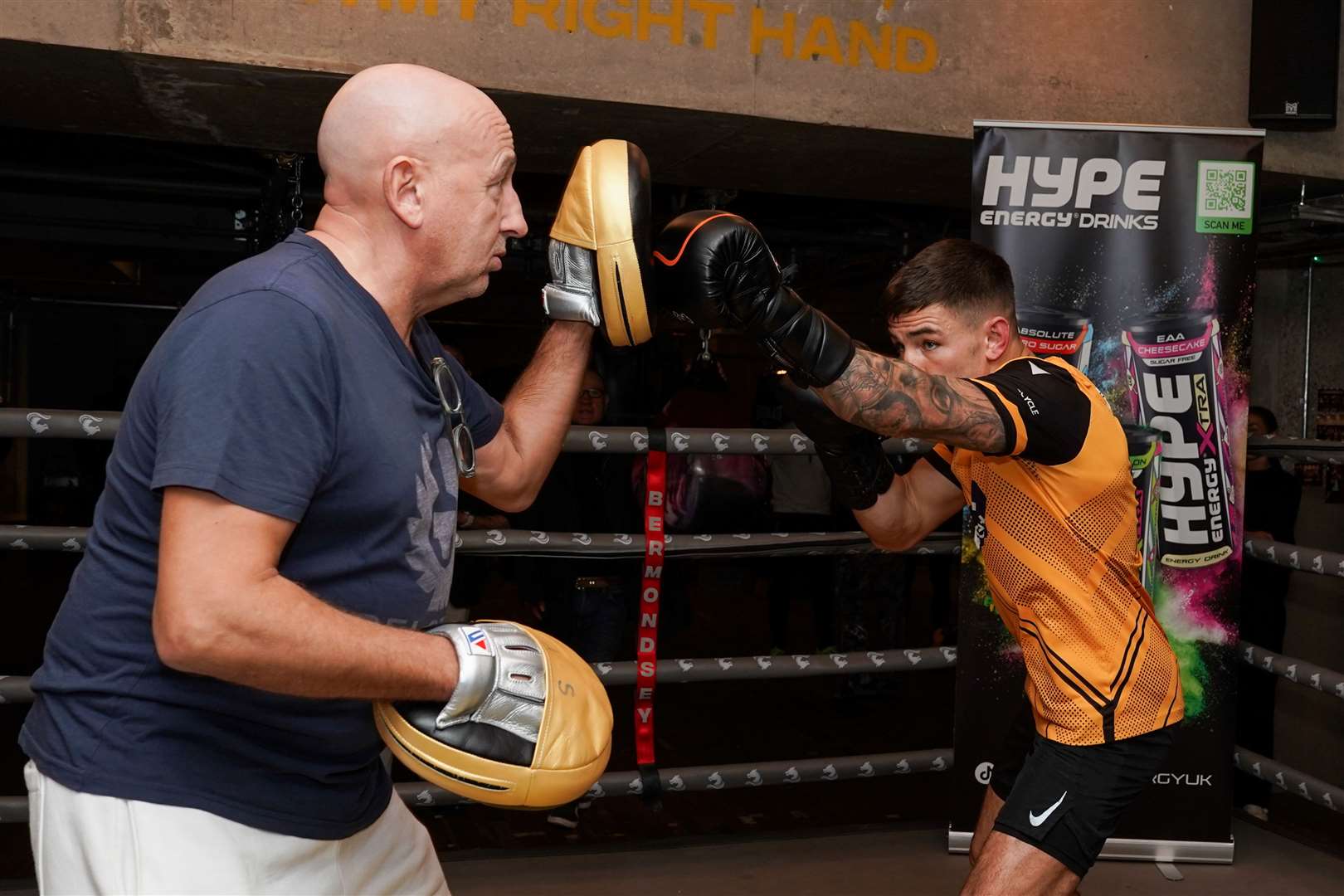 Sam Noakes on the pads in his Maidstone shirt. Picture: Stephen Dunkley / Queensberry Promotions